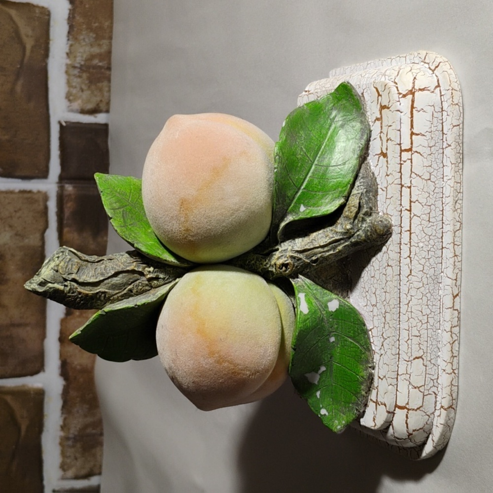 Vintage 2001 Cortland Cottage by Jim Shore Fuzzy Peach Wall Decor